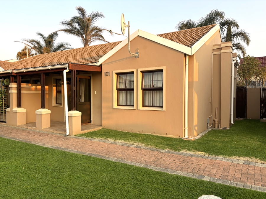 2 Bedroom Property for Sale in Strand Central Western Cape